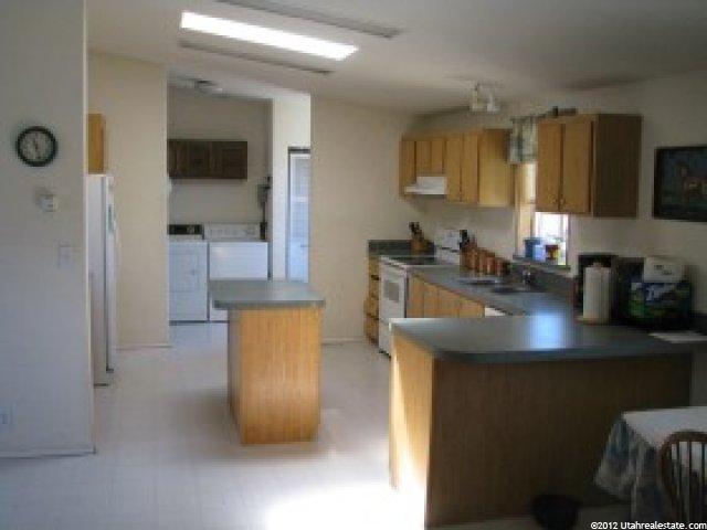 37 S T St, Eureka, UT 84628 — photo 2