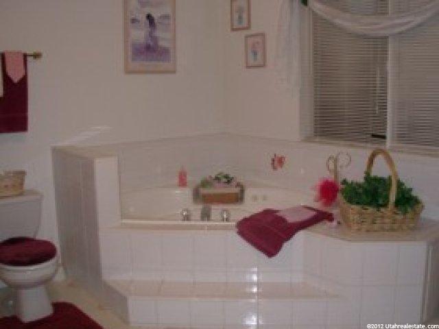 1049 W 1950 N, Clinton, UT 84015 — photo 3