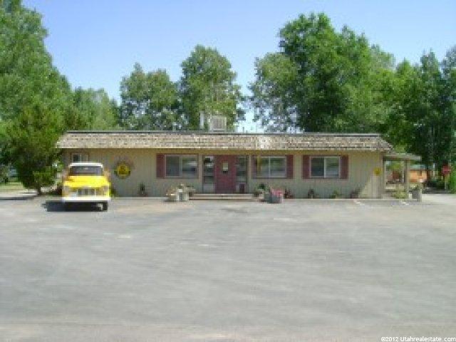 930 N Vernal Ave, Vernal, UT 84078 — photo 2