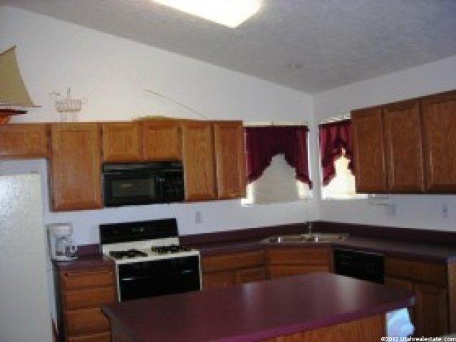 821 Arrow St, Tooele, UT 84074 — photo 3