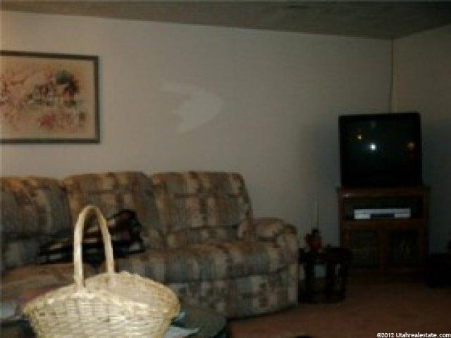 672 N 1420 W, Clinton, UT 84015 — photo 3