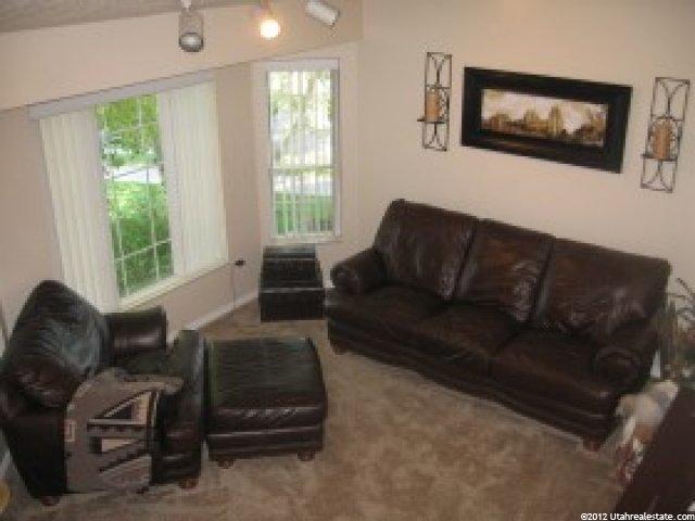 679 Fox Run Dr, Layton, UT 84041 — photo 2