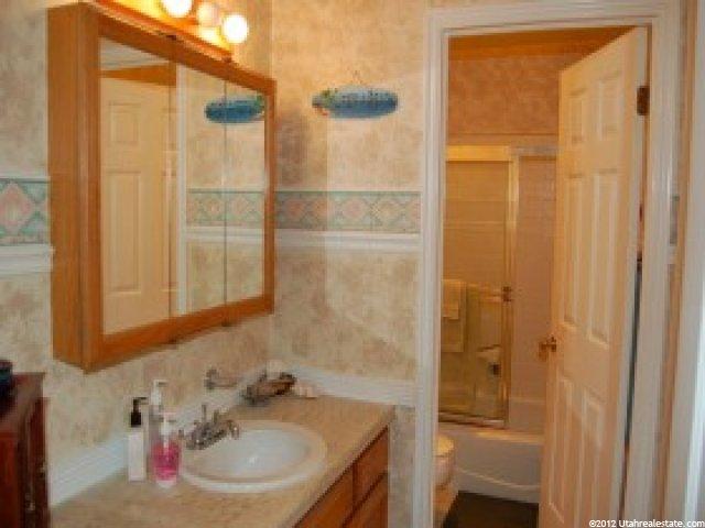 387 W 1375 N, Centerville, UT 84014 — photo 7