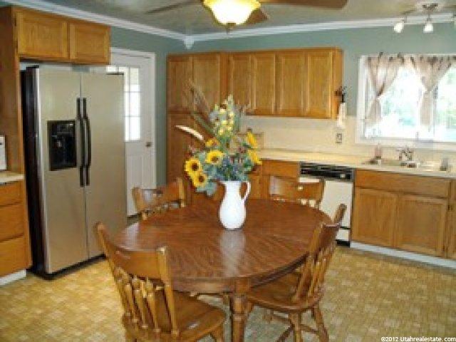 237 N Hawthorne St, Layton, UT 84041 — photo 2
