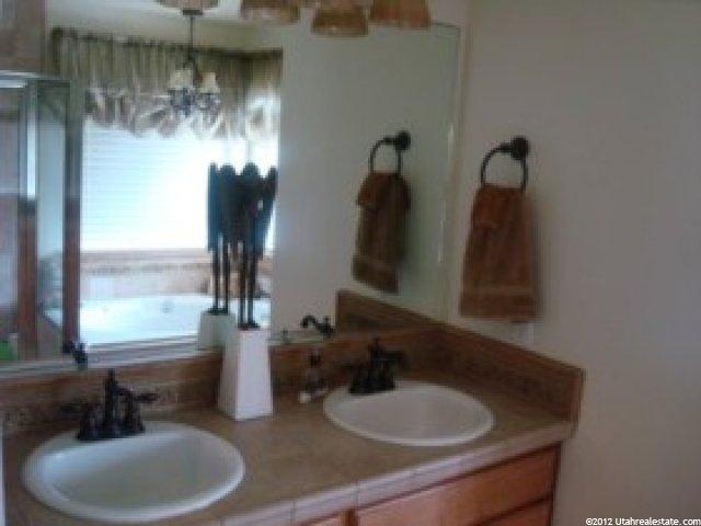 1122 S Emry Ct, Fruit Heights, UT 84037 — photo 9