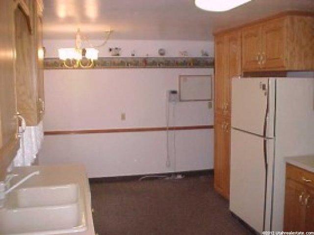 552 Lindsay St, Layton, UT 84041 — photo 2