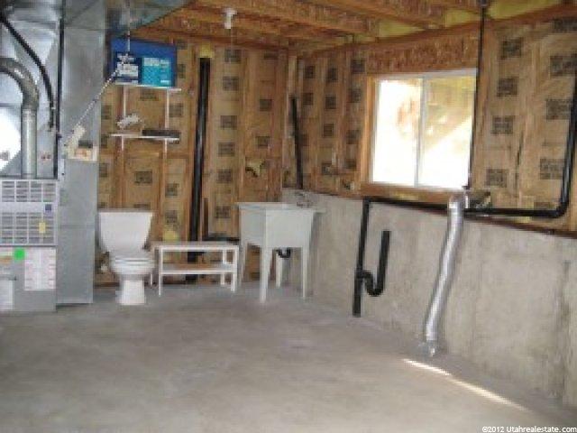 5582 S 3100 W, Roy, UT 84067 — photo 12