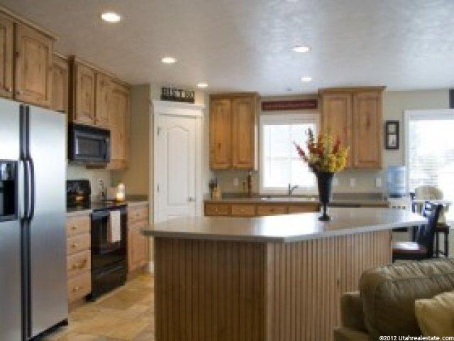 768 W 2000 N, West Bountiful, UT 84087 — photo 2