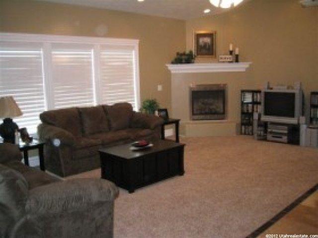 740 Bluff St, Hyde Park, UT 84318 — photo 9