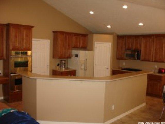 889 W 2010 S, Syracuse, UT 84075 — photo 2