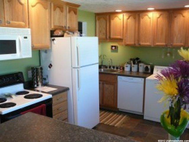 18 E Wicker Ln, Bountiful, UT 84010 — photo 2