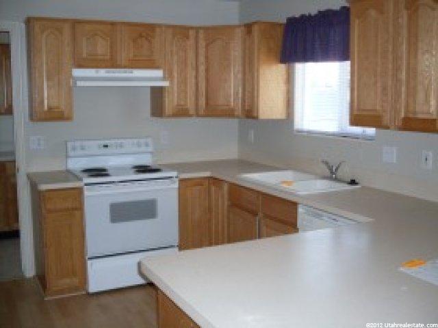 536 W 1025 N, Clinton, UT 84015 — photo 2