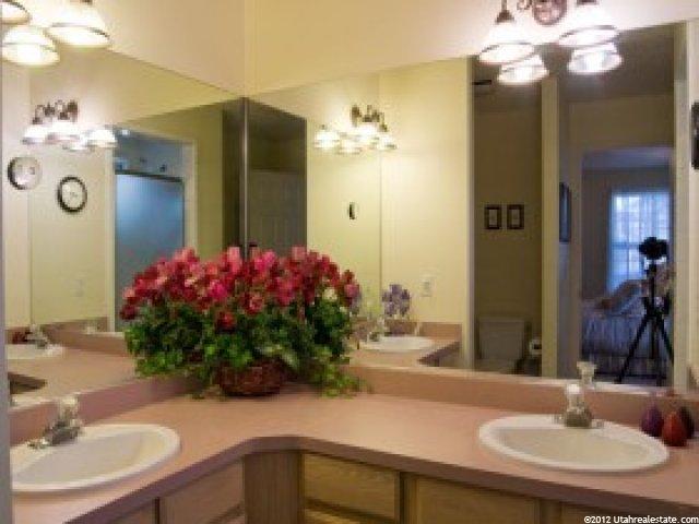 7944 Pinewood Dr, Sandy, UT 84094 — photo 9