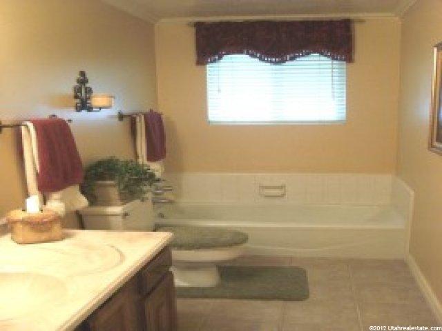 684 N 400 E, Kaysville, UT 84037 — photo 5