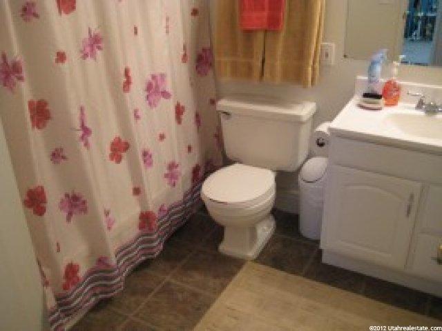 77 E Diamond St, Layton, UT 84041 — photo 7