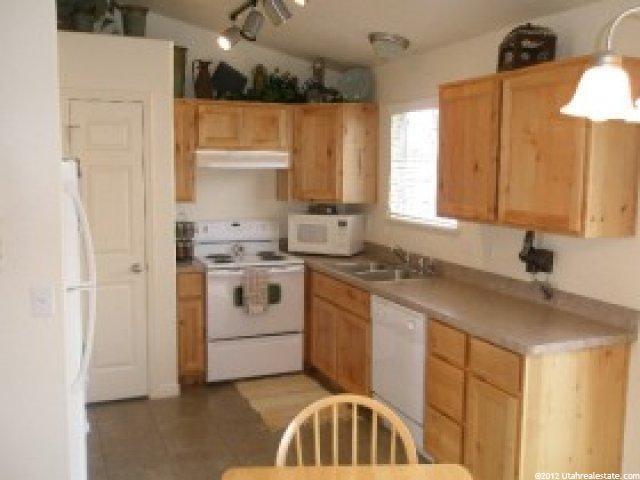 596 E Canyon View Dr, Ogden, UT 84404 — photo 2