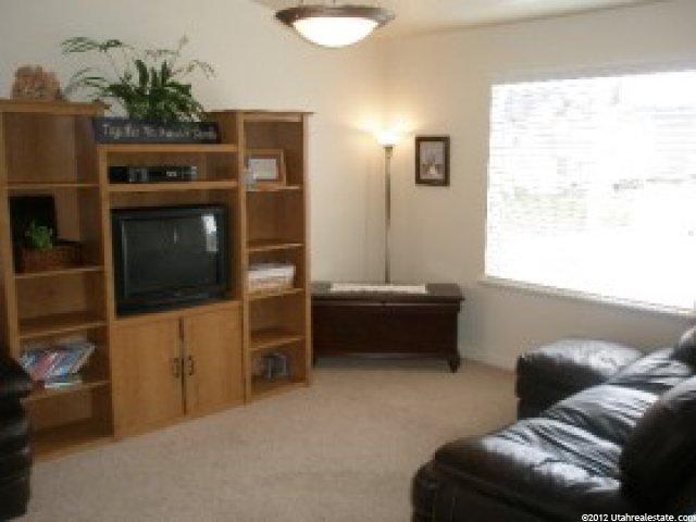 596 E Canyon View Dr, Ogden, UT 84404 — photo 3