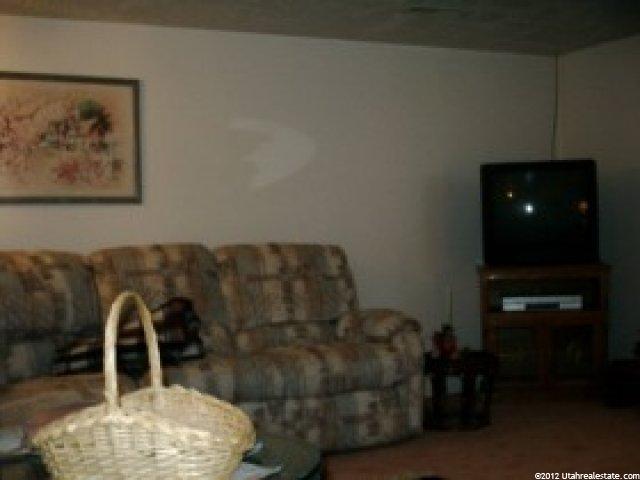 672 N 1420 W, Clinton, UT 84015 — photo 9