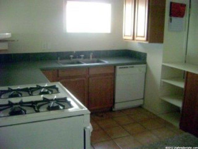 332 E Vine St, Tooele, UT 84074 — photo 2