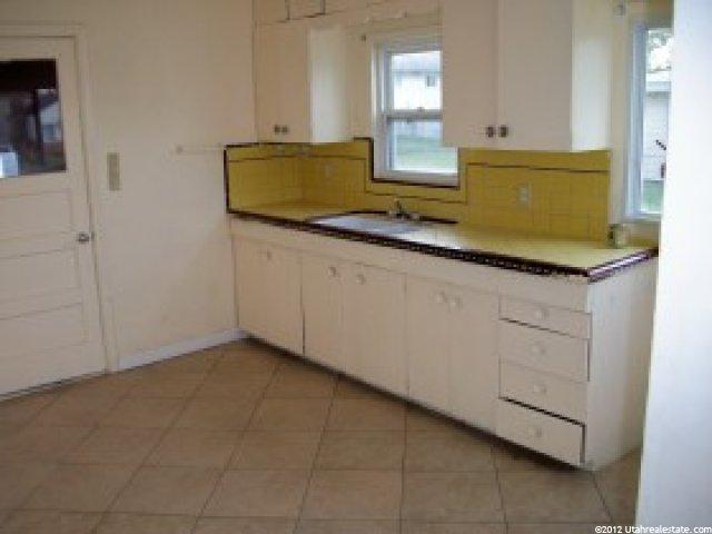 103 W 5000 S, Washington Terrace, UT 84405 — photo 2
