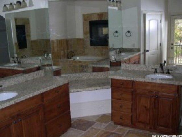 3382 N Shoreline Cir, Layton, UT 84040 — photo 5
