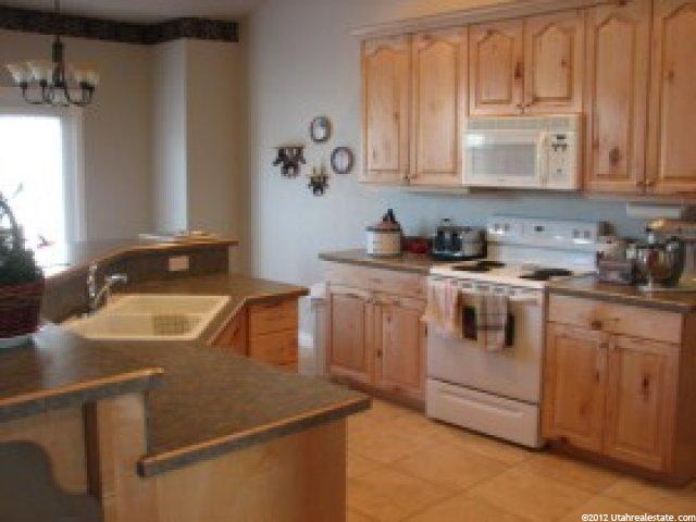 323 S 770 E, Salem, UT 84653 — photo 2