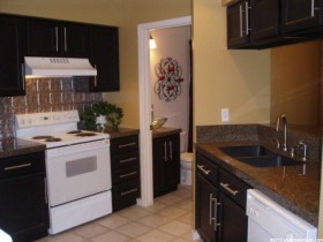 726 Sandy Point Dr, Sandy, UT 84094 — photo 3