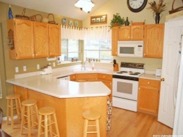 5572 Edgeberry Dr, Murray, UT 84123 — photo 5