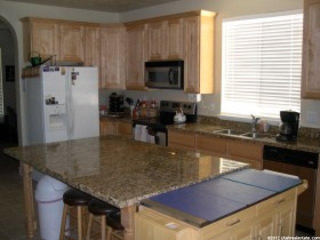 190 E 2300 S, Kaysville, UT 84037 — photo 3