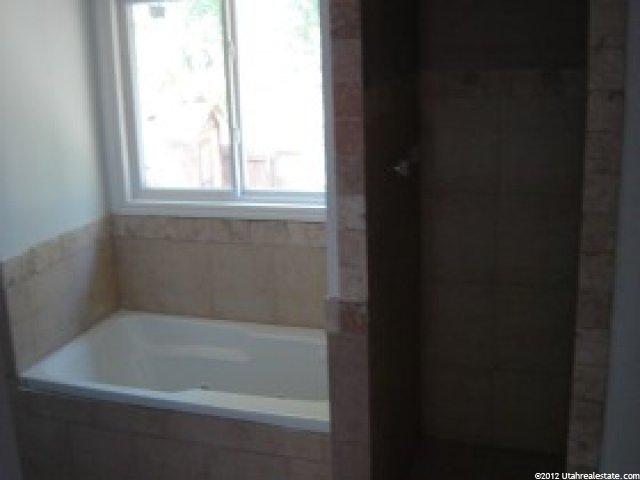 590 W Creek View Rd N, Centerville, UT 84014 — photo 2