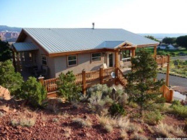 86 W Main St, Teasdale, UT 84773 — photo 2