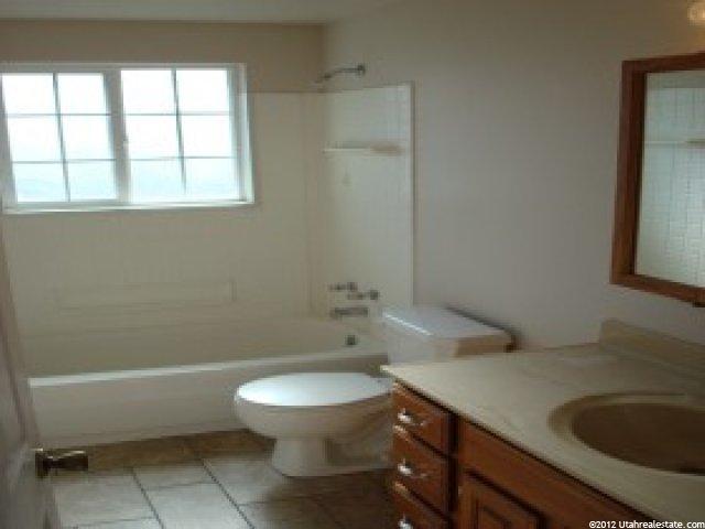 661 E Canfield Dr, Ogden, UT 84404 — photo 4