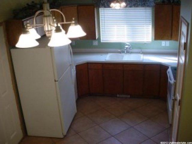 328 Meadowbrook Dr, Ogden, UT 84404 — photo 2