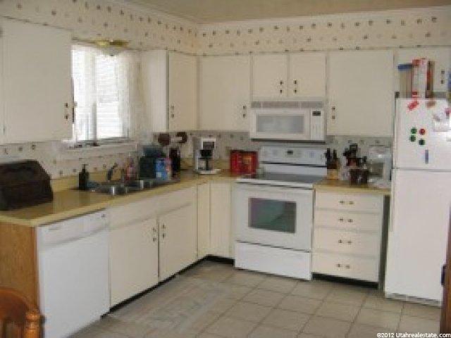135 E Center St, Hinckley, UT 84635 — photo 7