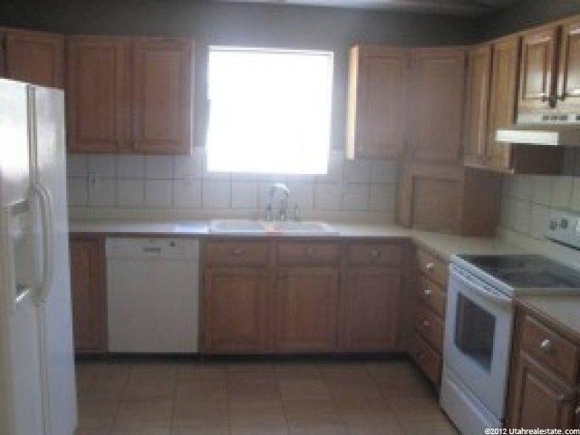 2210 Willow Hills Dr, Sandy, UT 84093 — photo 2