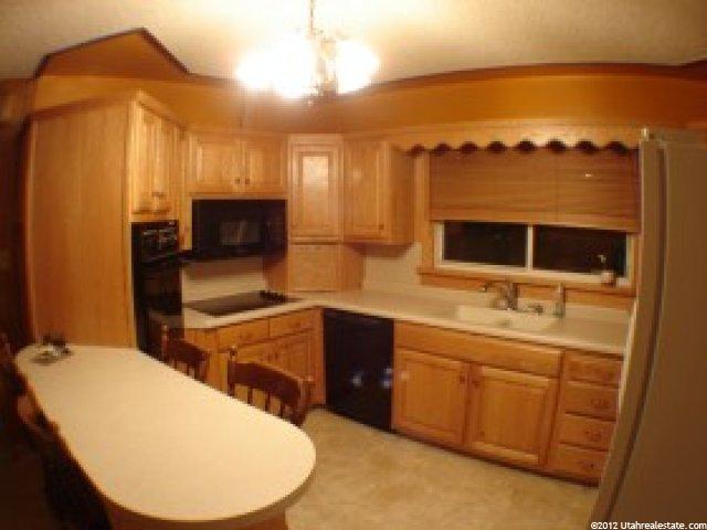 105 E Park St, Copperton, UT 84006 — photo 5