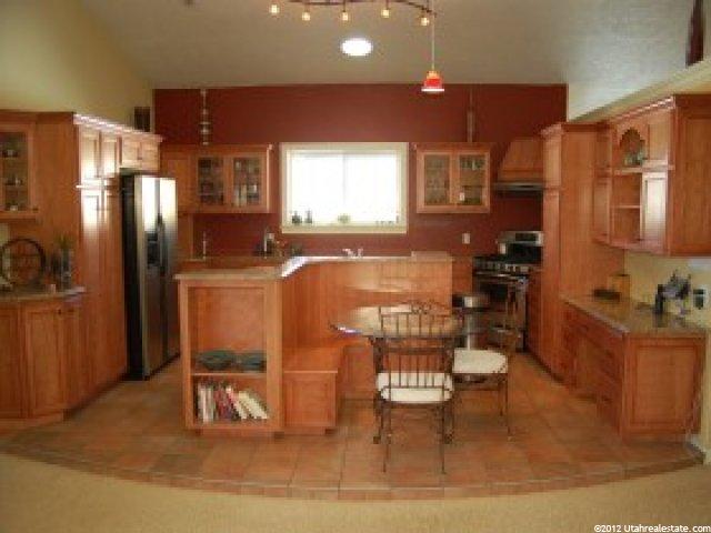 422 S Mapleton Cir, Tooele, UT 84074 — photo 2