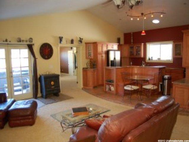 422 S Mapleton Cir, Tooele, UT 84074 — photo 3