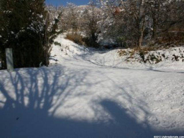 712 N Hillside Dr E, Centerville, UT 84014 — photo 11