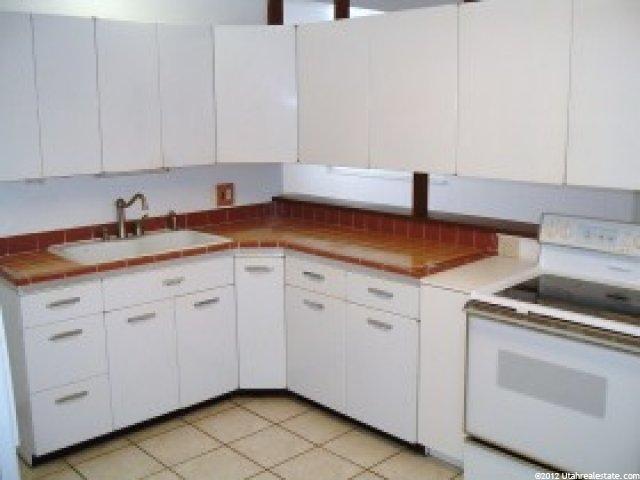 4392 S Albright Dr E, Holladay, UT 84124 — photo 2