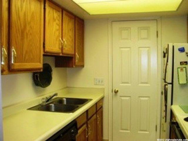 9112 Scirlein Dr, Sandy, UT 84094 — photo 2