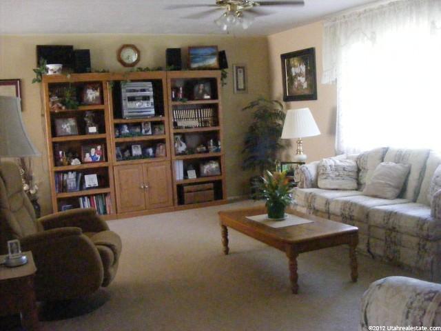 430 Rosewood Dr, Hyrum, UT 84319 — photo 2