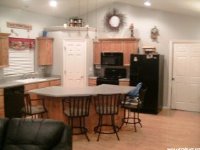 271 E 400 S, Hyrum, UT 84319 — photo 3