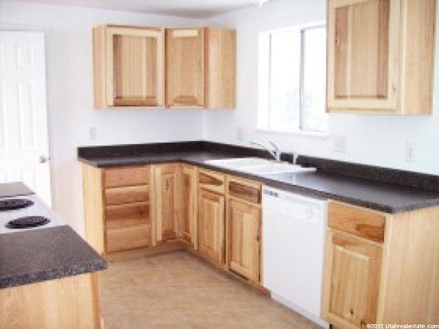 928 W 2400 N, Clinton, UT 84015 — photo 3