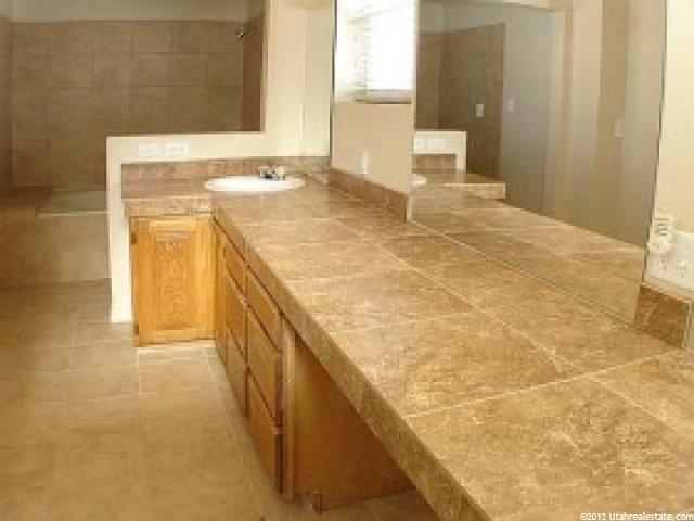 397 N 300 E, Bountiful, UT 84010 — photo 7