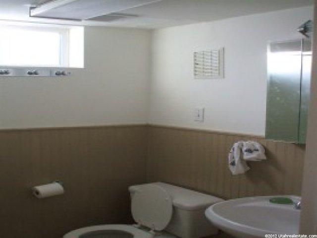 390 E Montgomery Dr, Sandy, UT 84070 — photo 2