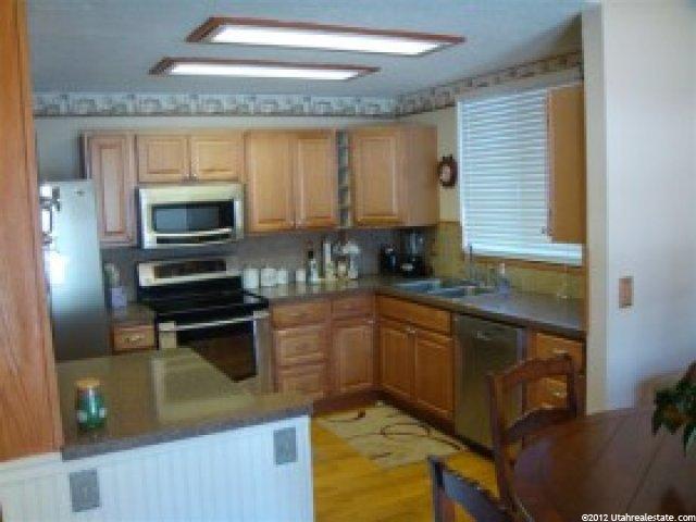 19 White Barn Dr, Pleasant View, UT 84414 — photo 4