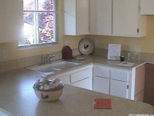 624 Colonial St, Layton, UT 84041 — photo 2