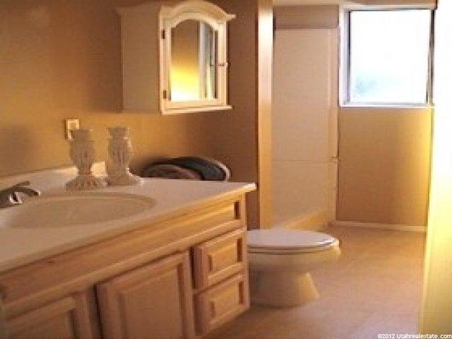 624 Colonial St, Layton, UT 84041 — photo 6