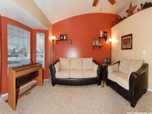 933 W 1870 N, Clinton, UT 84015 — photo 2